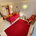 Centre Of Olonzac, 2 Bedrooms & Private Sunny Rooftop Terrace *