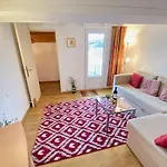 Centre Of Olonzac, 2 Bedrooms & Private Sunny Rooftop Terrace Tatil Evi Olonzac