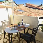 Centre Of Olonzac, 2 Bedrooms & Private Sunny Rooftop Terrace Olonzac