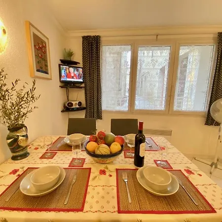 Centre Of Olonzac, 2 Bedrooms & Private Sunny Rooftop Terrace Holiday home Olonzac