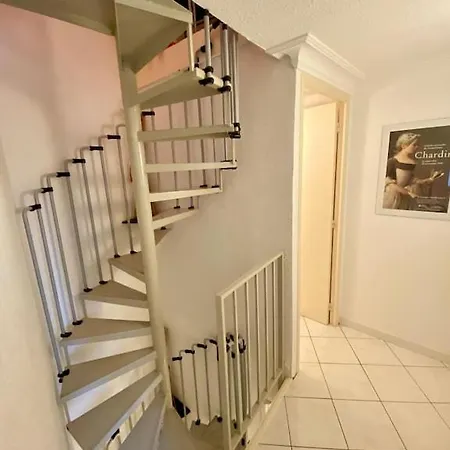 Centre Of Olonzac, 2 Bedrooms & Private Sunny Rooftop Terrace Olonzac