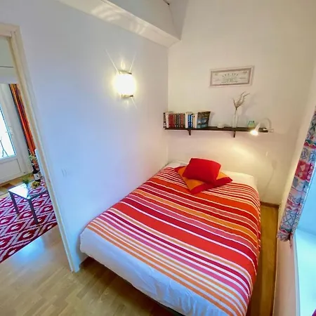 Centre Of Olonzac, 2 Bedrooms & Private Sunny Rooftop Terrace Tatil Evi
