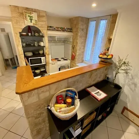 Centre Of Olonzac, 2 Bedrooms & Private Sunny Rooftop Terrace Holiday home *