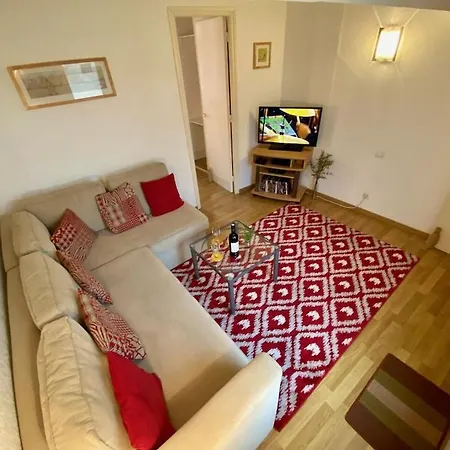 Centre Of Olonzac, 2 Bedrooms & Private Sunny Rooftop Terrace Olonzac