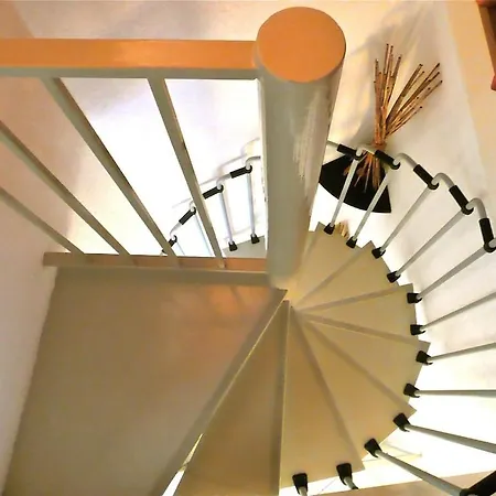 Centre Of Olonzac, 2 Bedrooms & Private Sunny Rooftop Terrace Tatil Evi *