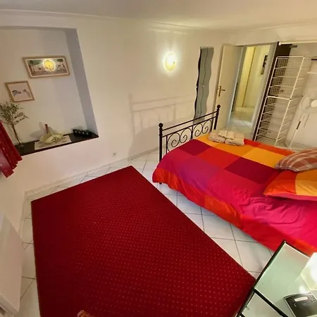 Centre Of Olonzac, 2 Bedrooms & Private Sunny Rooftop Terrace Tatil Evi *