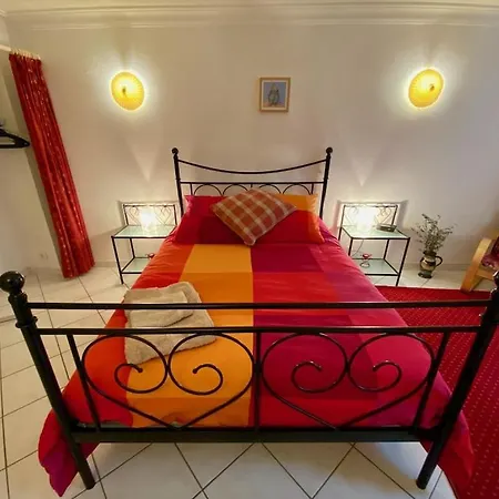 Centre Of Olonzac, 2 Bedrooms & Private Sunny Rooftop Terrace Olonzac