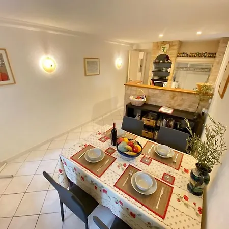 Holiday home Centre Of Olonzac, 2 Bedrooms & Private Sunny Rooftop Terrace *