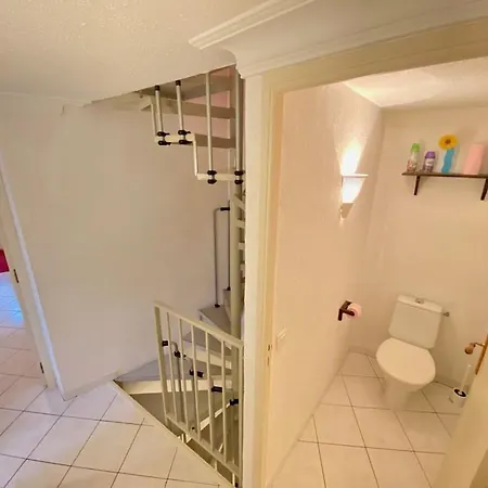 Centre Of Olonzac, 2 Bedrooms & Private Sunny Rooftop Terrace Olonzac