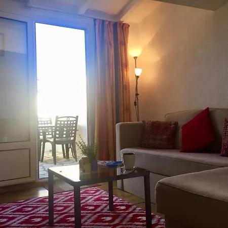 Centre Of Olonzac, 2 Bedrooms & Private Sunny Rooftop Terrace Holiday home Olonzac