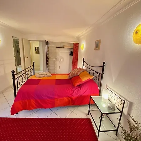 Centre Of Olonzac, 2 Bedrooms & Private Sunny Rooftop Terrace Olonzac