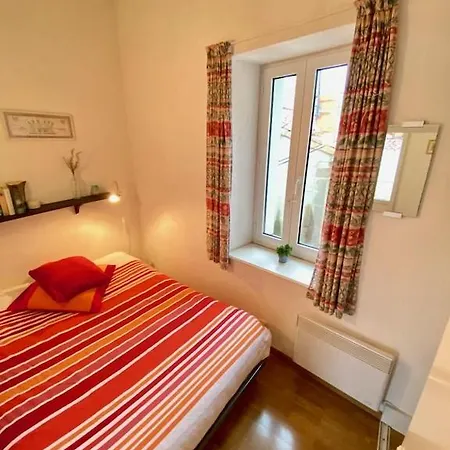 Centre Of Olonzac, 2 Bedrooms & Private Sunny Rooftop Terrace Olonzac