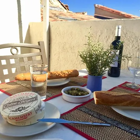 Centre Of Olonzac, 2 Bedrooms & Private Sunny Rooftop Terrace *