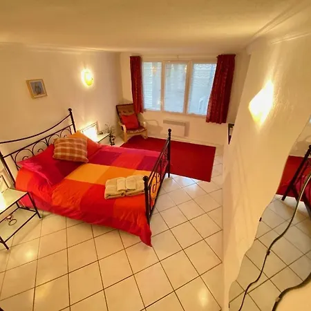 Centre Of Olonzac, 2 Bedrooms & Private Sunny Rooftop Terrace Olonzac
