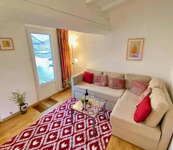 Tatil Evi Centre Of Olonzac, 2 Bedrooms & Private Sunny Rooftop Terrace