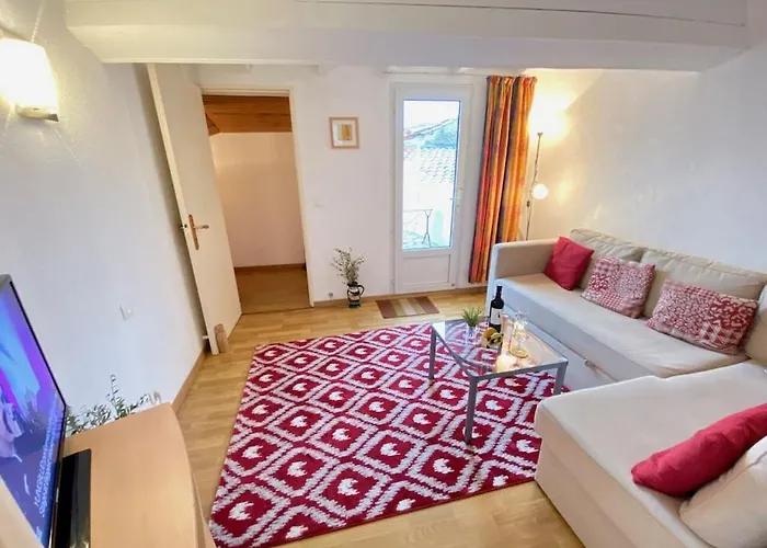Centre Of Olonzac, 2 Bedrooms & Private Sunny Rooftop Terrace Tatil Evi Olonzac