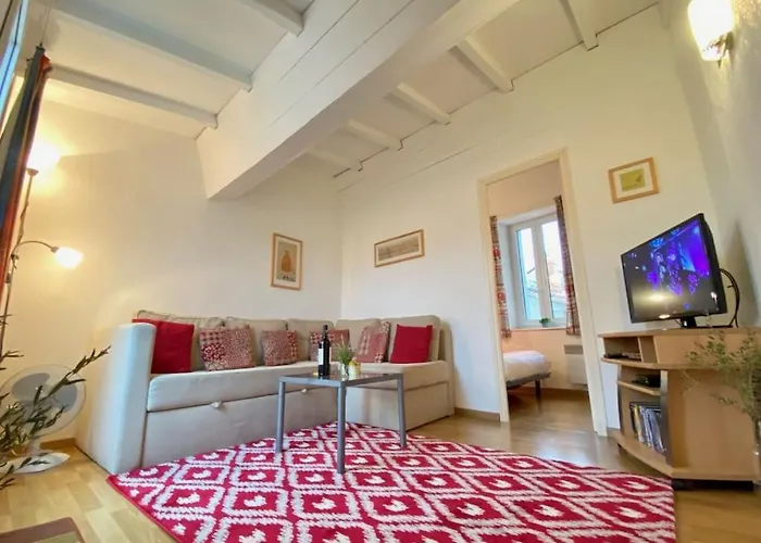 Tatil Evi Centre Of Olonzac, 2 Bedrooms & Private Sunny Rooftop Terrace