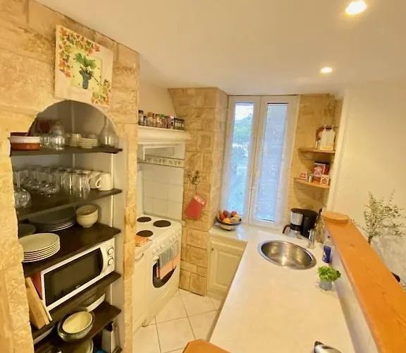 Centre Of Olonzac, 2 Bedrooms & Private Sunny Rooftop Terrace Tatil Evi *