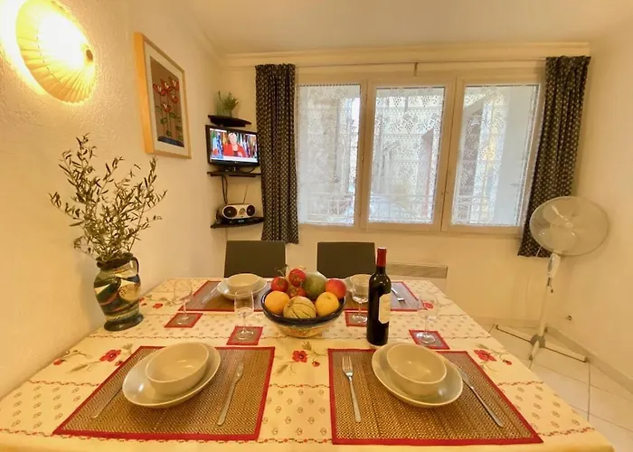 Centre Of Olonzac, 2 Bedrooms & Private Sunny Rooftop Terrace Tatil Evi Olonzac