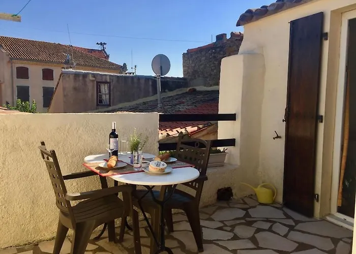 Tatil Evi Centre Of Olonzac, 2 Bedrooms & Private Sunny Rooftop Terrace