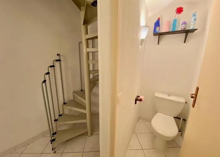 Centre Of Olonzac, 2 Bedrooms & Private Sunny Rooftop Terrace Tatil Evi *