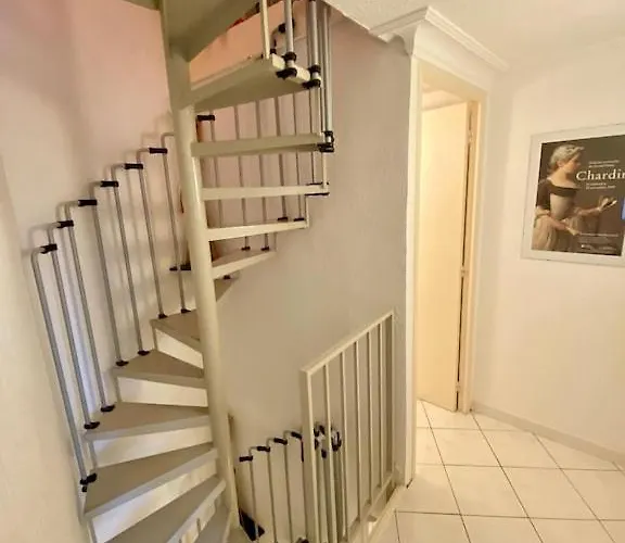 Centre Of Olonzac, 2 Bedrooms & Private Sunny Rooftop Terrace Olonzac