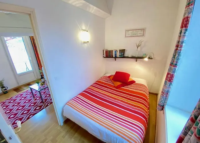 Centre Of Olonzac, 2 Bedrooms & Private Sunny Rooftop Terrace Tatil Evi