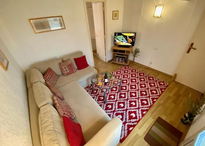 Centre Of Olonzac, 2 Bedrooms & Private Sunny Rooftop Terrace Olonzac