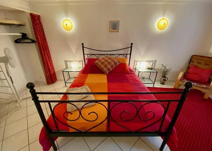 Centre Of Olonzac, 2 Bedrooms & Private Sunny Rooftop Terrace Olonzac