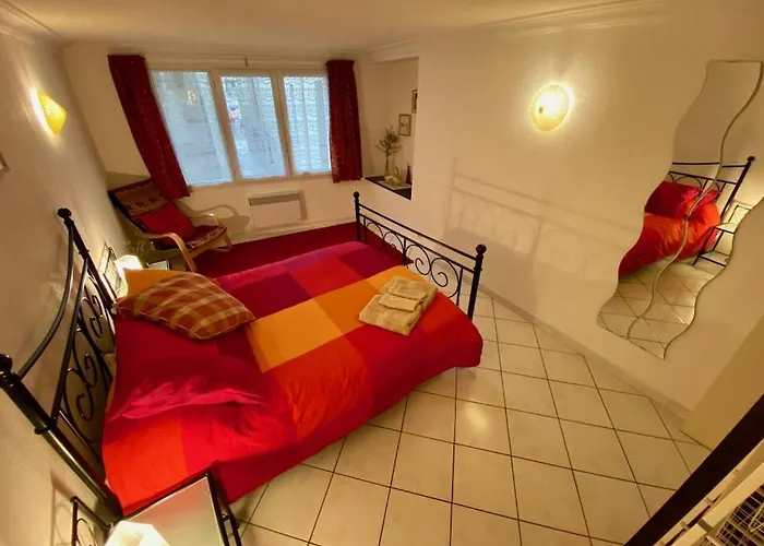 Tatil Evi Centre Of Olonzac, 2 Bedrooms & Private Sunny Rooftop Terrace *