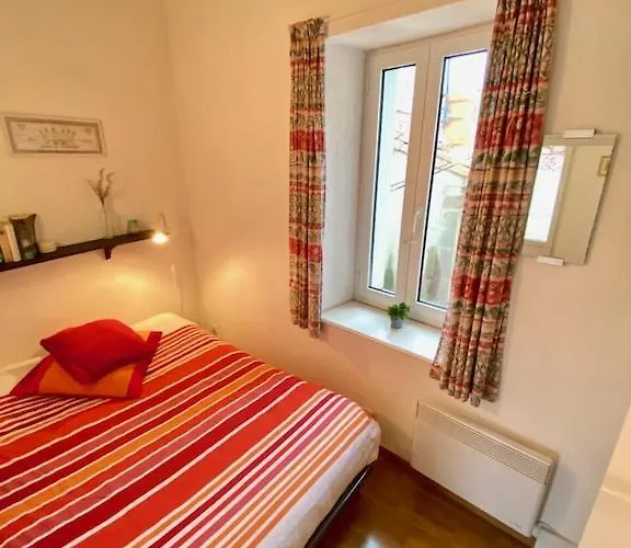 Centre Of Olonzac, 2 Bedrooms & Private Sunny Rooftop Terrace Olonzac