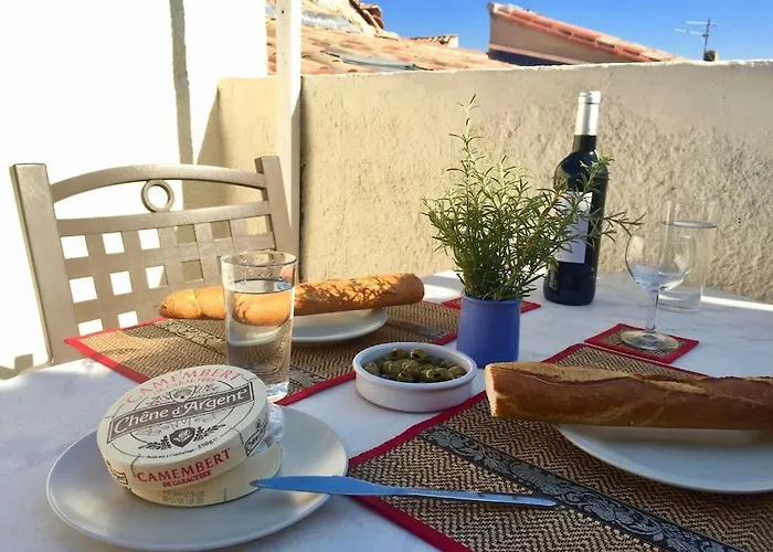 Centre Of Olonzac, 2 Bedrooms & Private Sunny Rooftop Terrace *