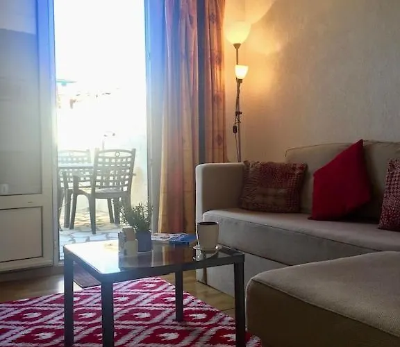 Tatil Evi Centre Of Olonzac, 2 Bedrooms & Private Sunny Rooftop Terrace