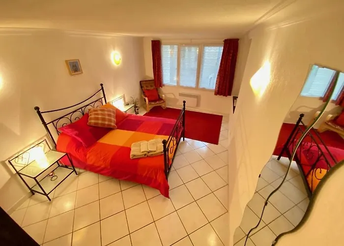 Centre Of Olonzac, 2 Bedrooms & Private Sunny Rooftop Terrace Olonzac